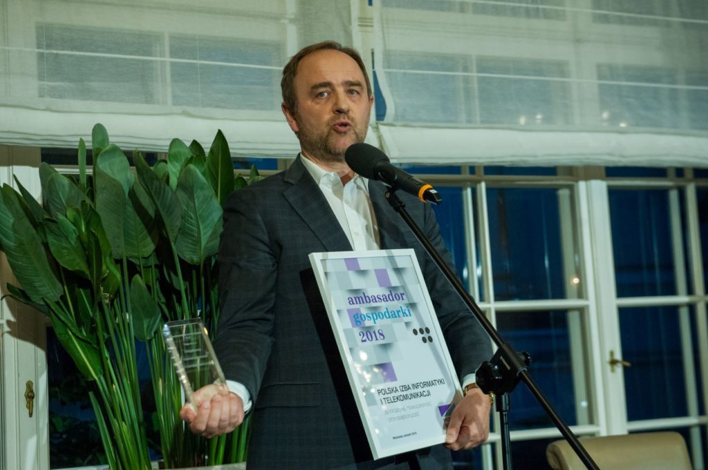 Michał Jaworski odbiera nagrodę Ambasador Innowacji 2018 dla Polskiej Izby Informatyki i Telekomunikacji